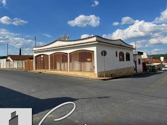 #1006 - Casa para Venda em Santo Antônio do Monte - MG